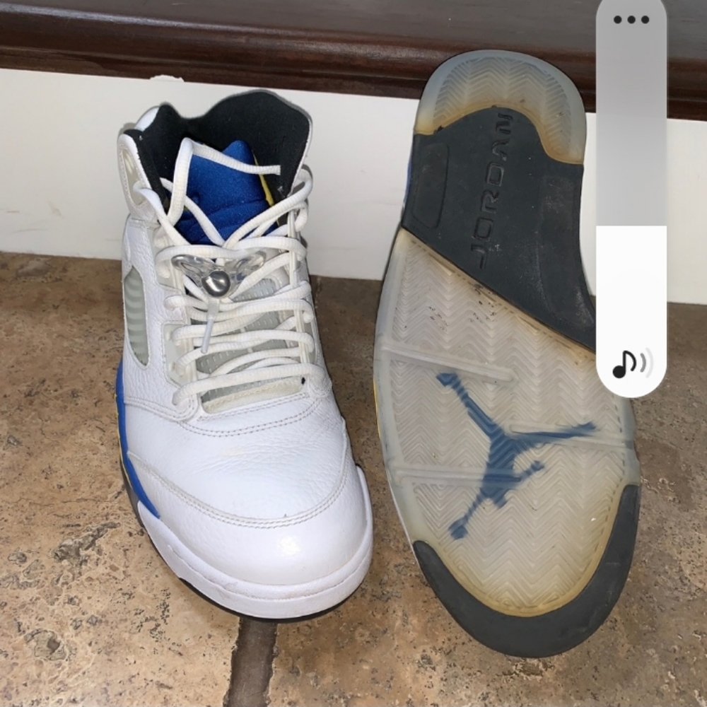 No laces included